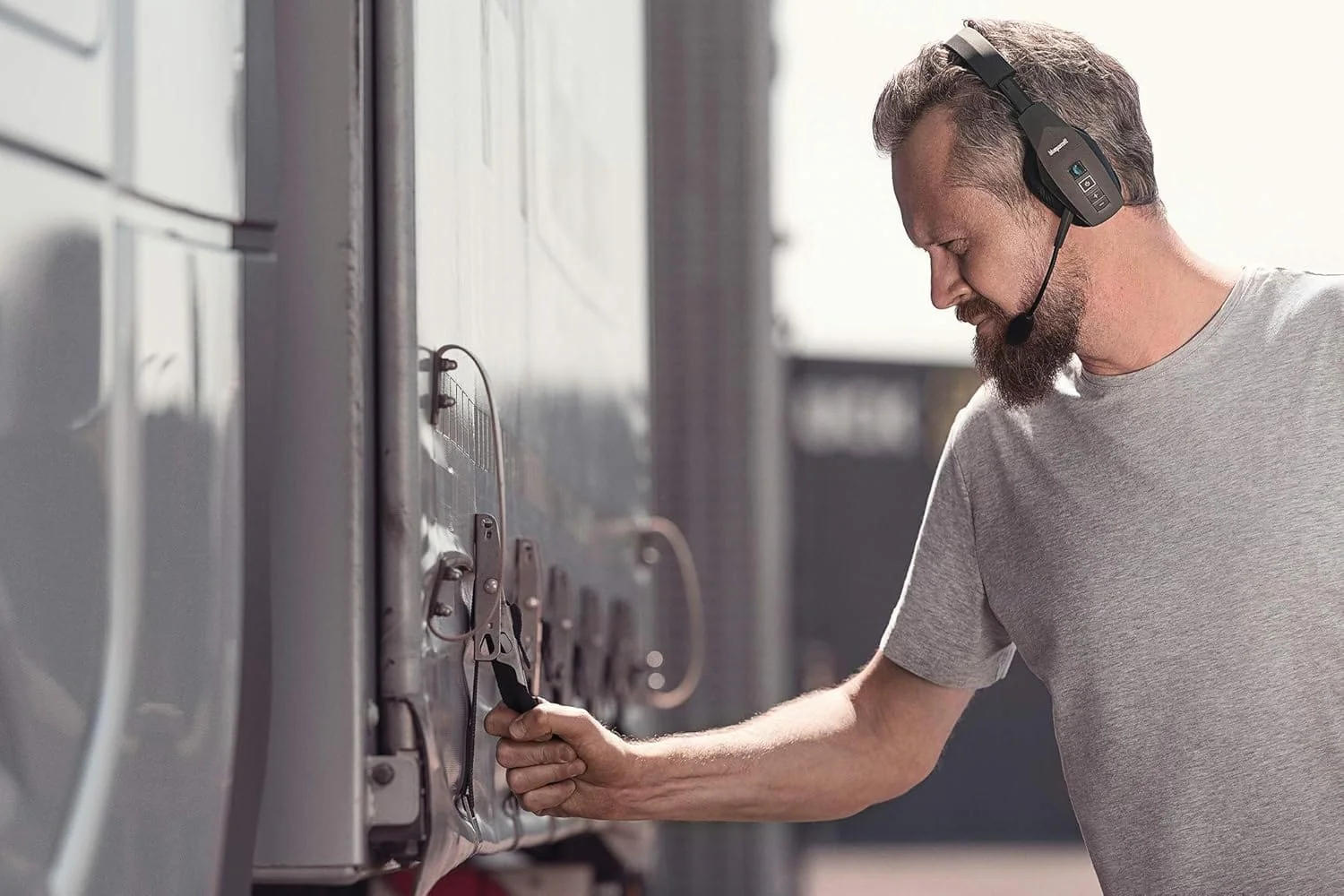 BlueParrott B550-XT Mono Bluetooth Wireless Headphones, 96% Noise Canceling, Over Head Trucker Headset with Mic - Certified Refurbished - Image 3