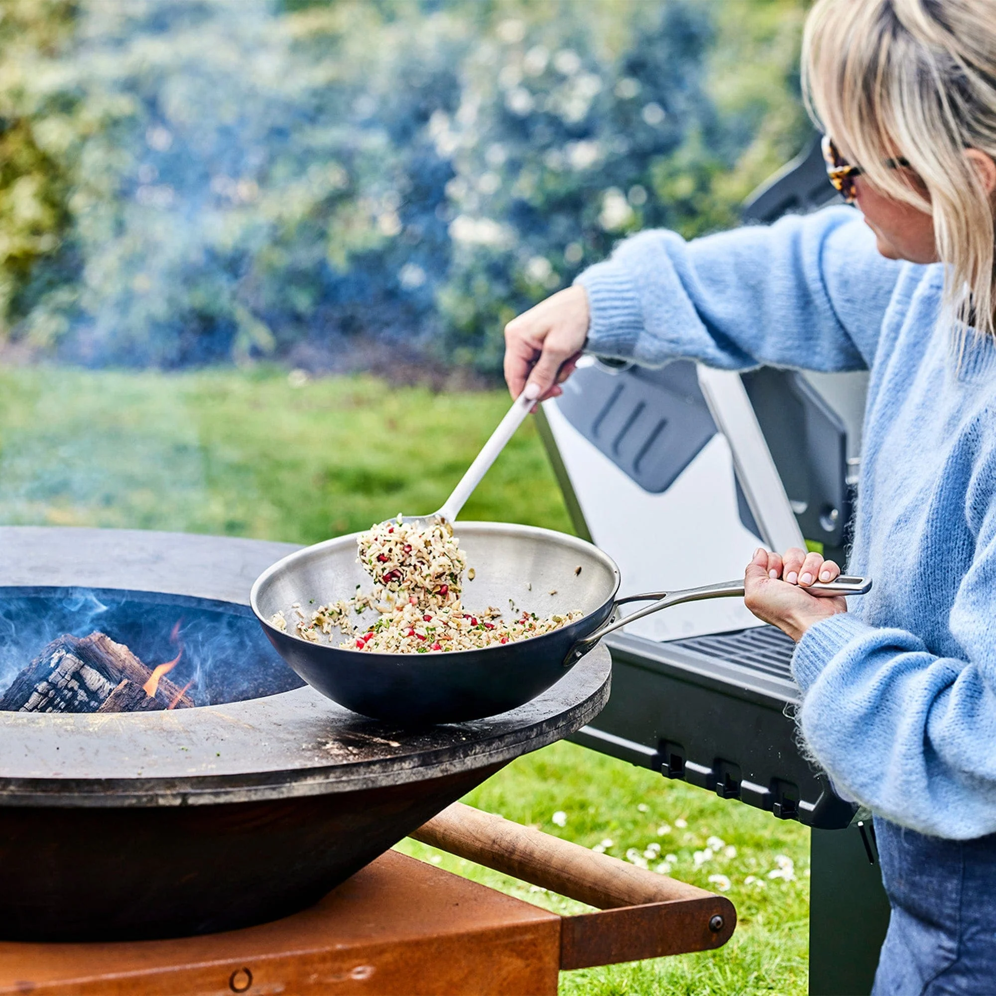 Demeyere Black 5 Stainless Steel Wok, with Ceramic Exterior Coating 3.2-qt - Image 7