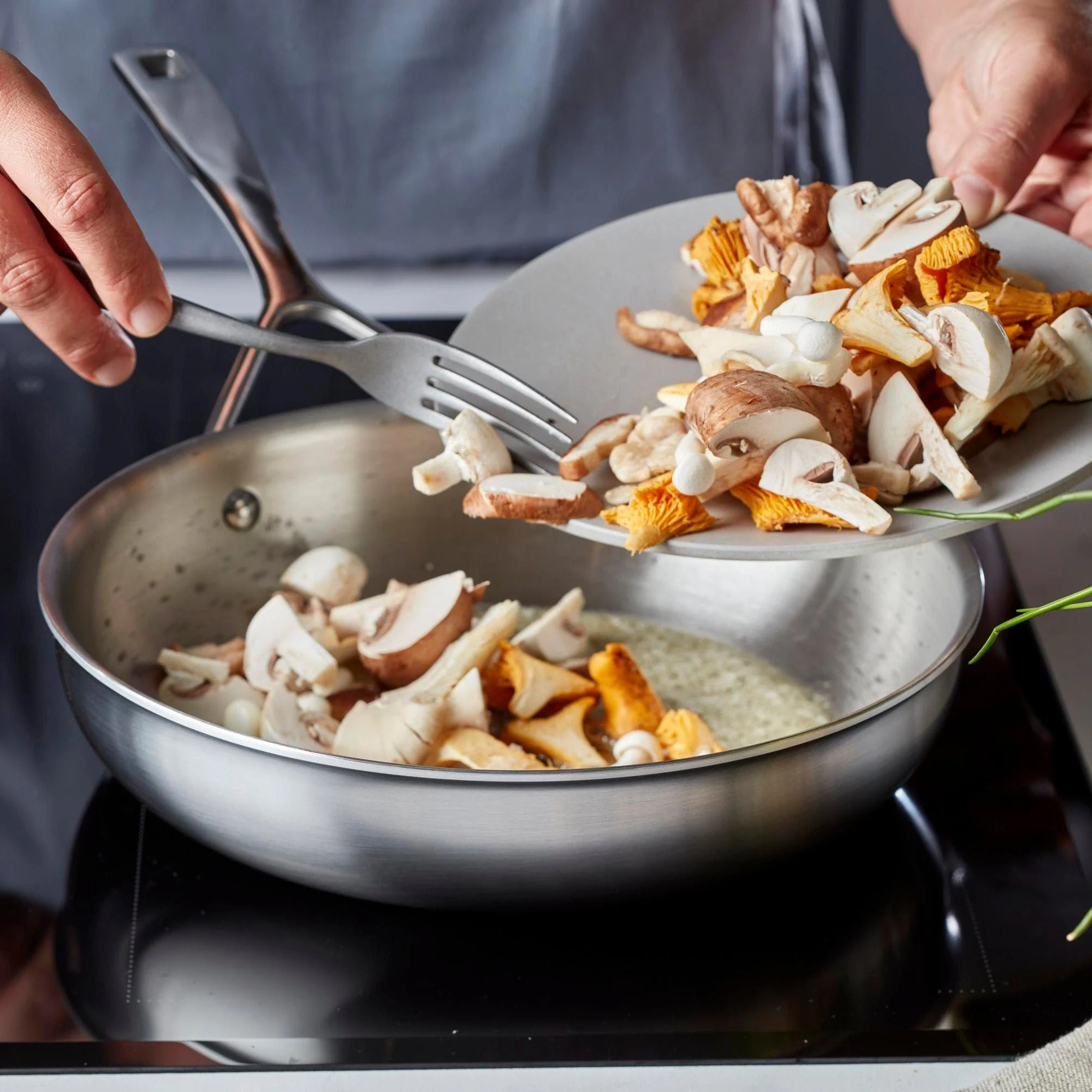 Demeyere Essential 5-ply 8-inch Stainless Steel Fry Pan - Image 4