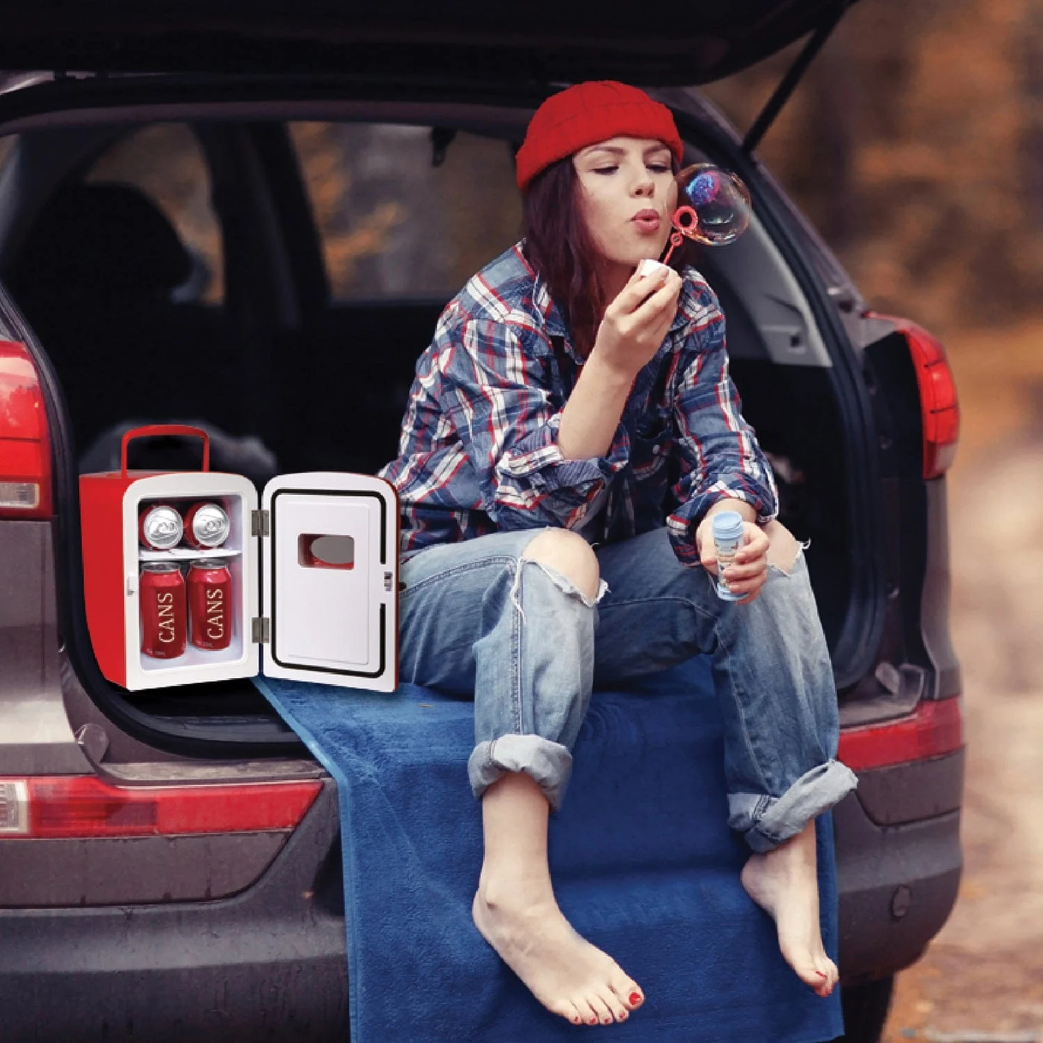 Frigidaire 0.5-Cu. Ft. Retro Portable Mini Fridge, Red - Image 5