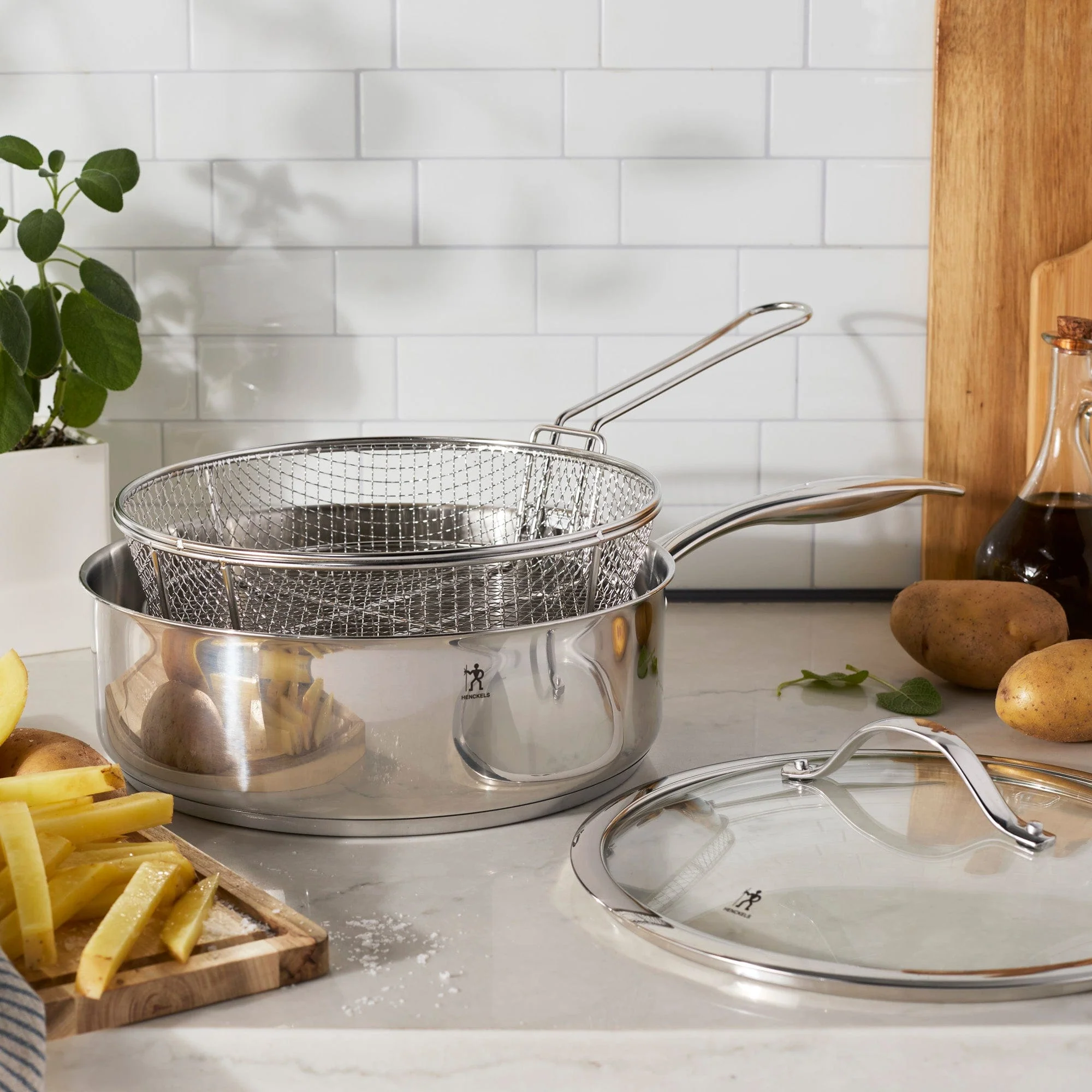 Henckels Aragon 5-qt Stainless Steel Saute Pan with Lid & Fryer Basket - Image 3