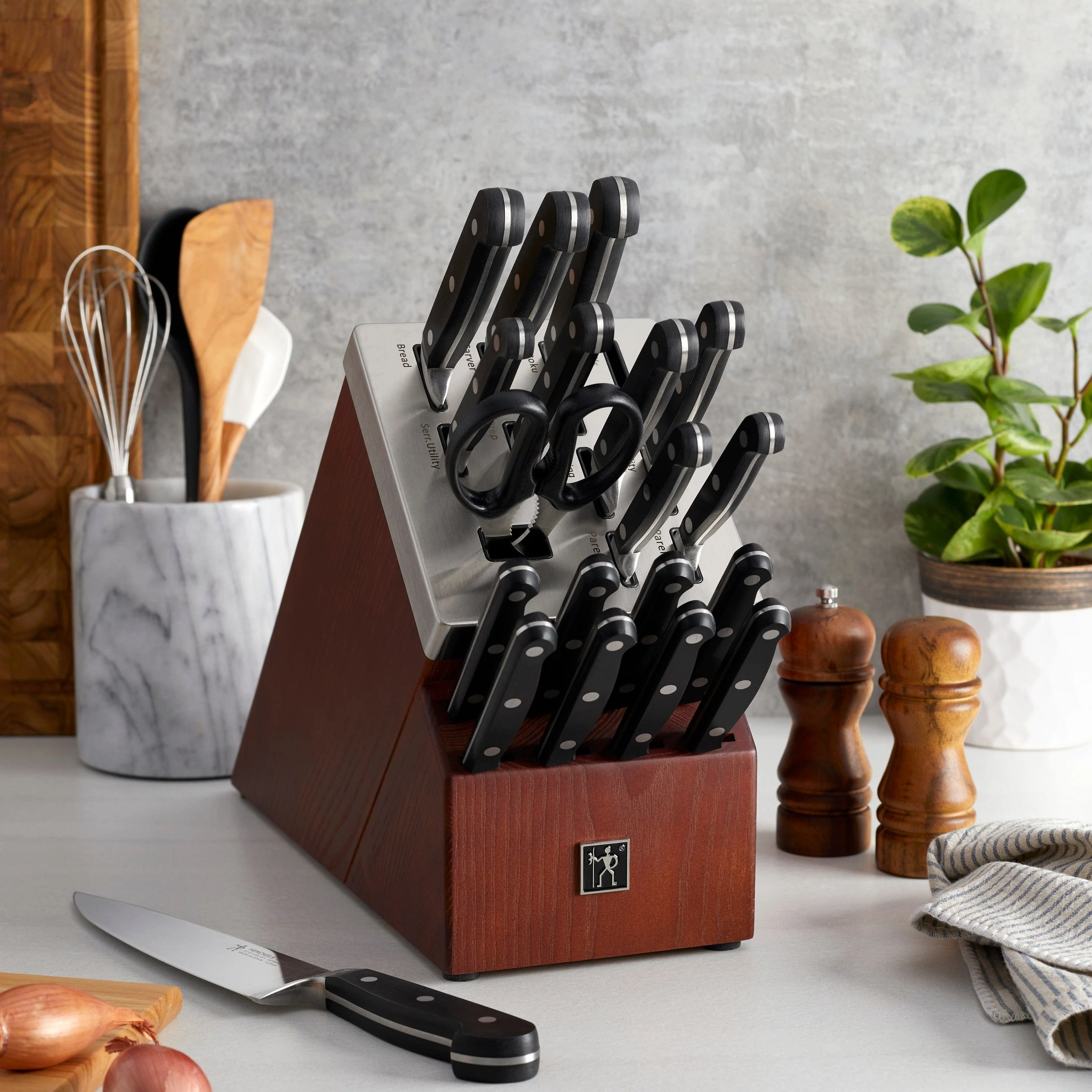 Henckels Classic 20-pc Self-Sharpening Knife Block Set - Image 3