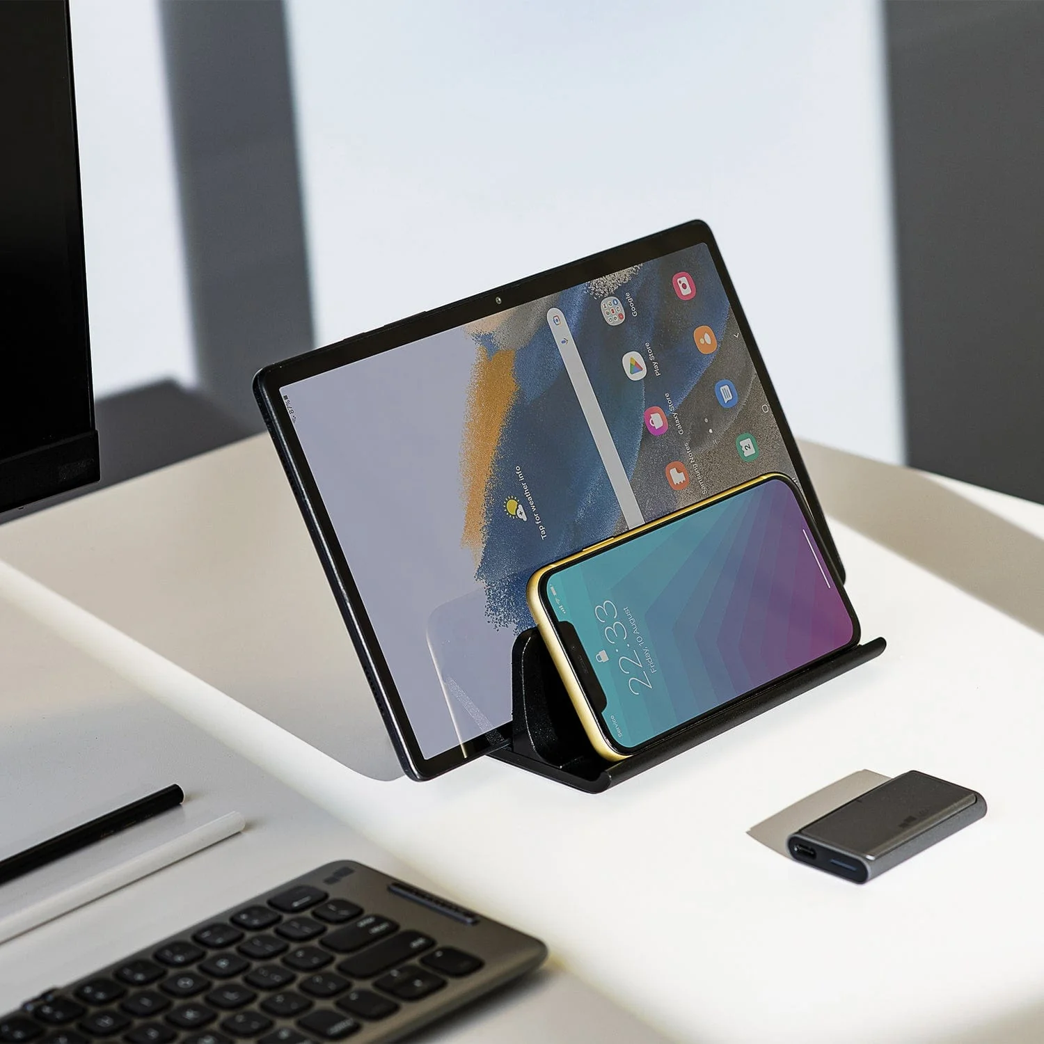 Mobile Pixels Vertical Laptop Stand, Black - Image 4