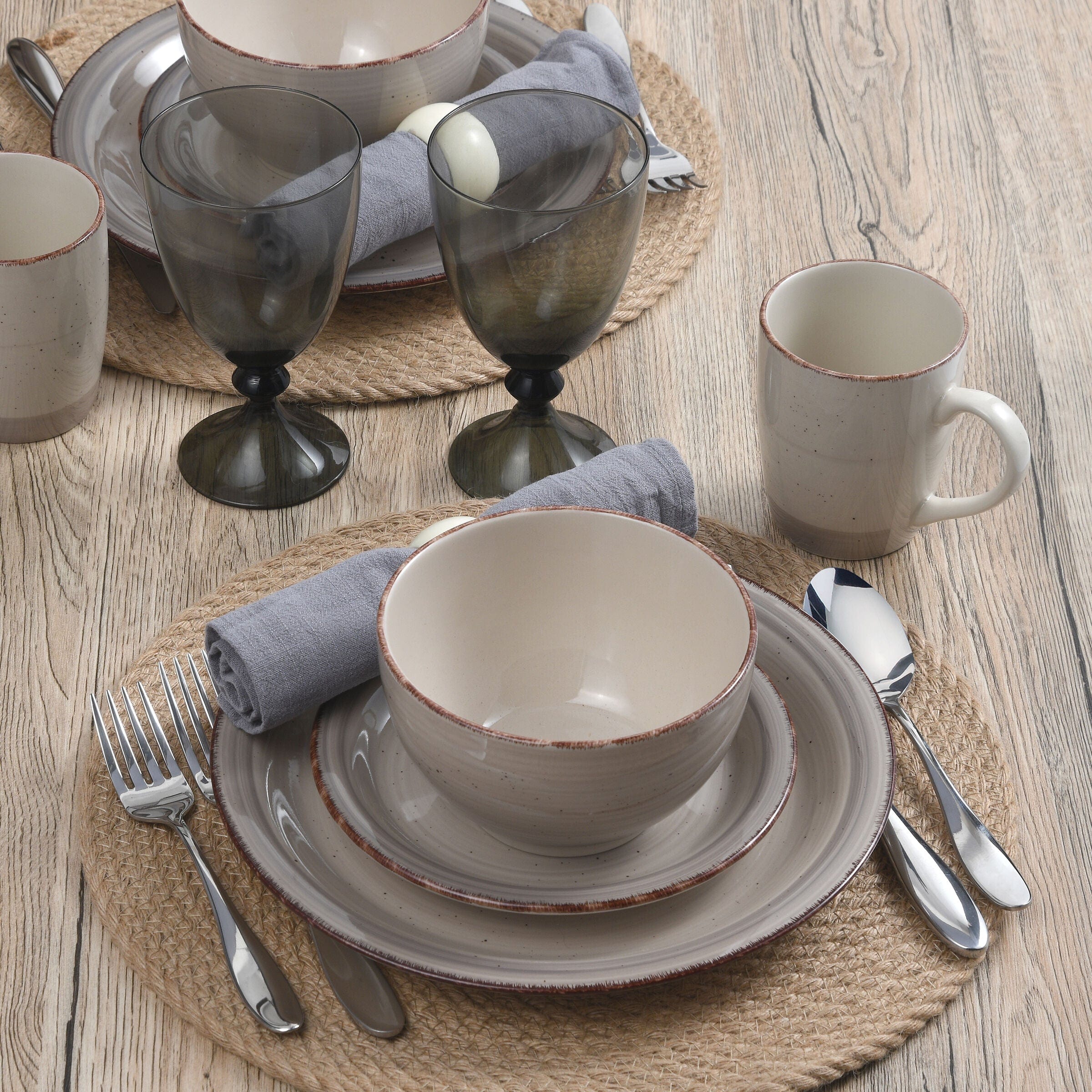 Pfaltzgraff Sadie 16 piece Dinnerware Set, Service for 4, Cream - Image 4
