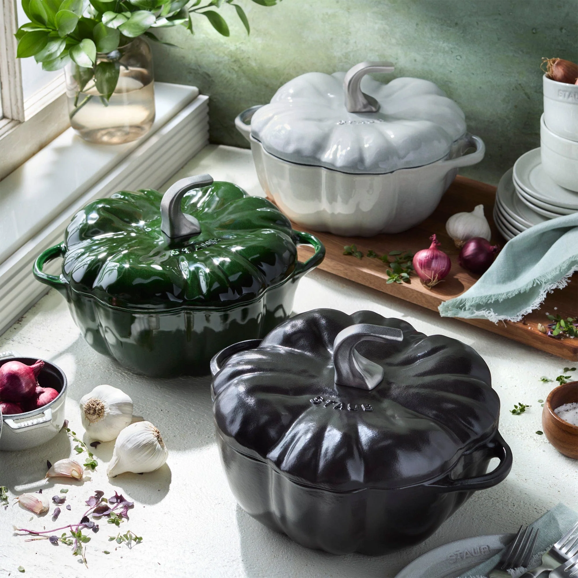 Staub Cast Iron 3.5-qt Pumpkin Cocotte with Stainless Steel Knob - White Truffle - Image 7