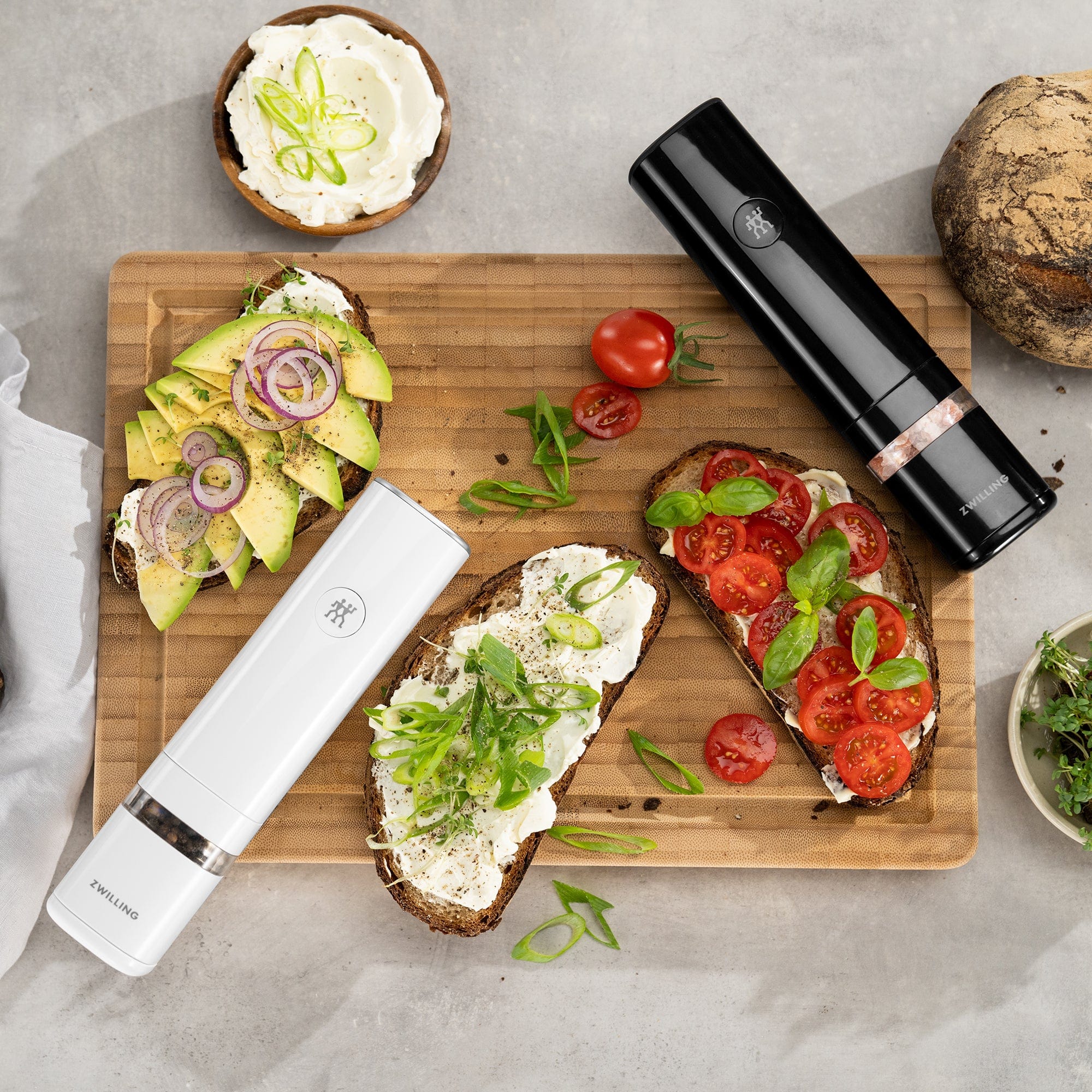 Zwilling Enfinigy 2-pc Electric Salt/Pepper Mill Set - Image 2