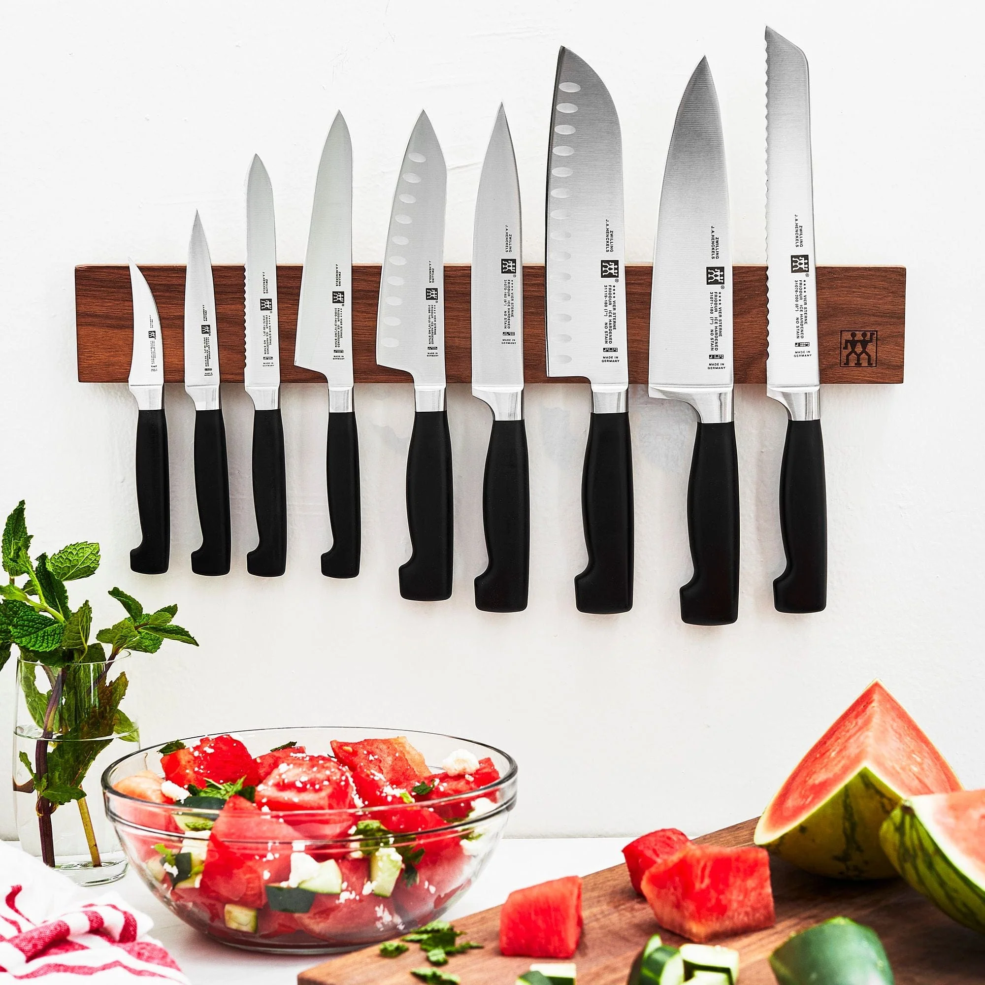 Zwilling Four Star 8-inch Bread Knife - Image 5