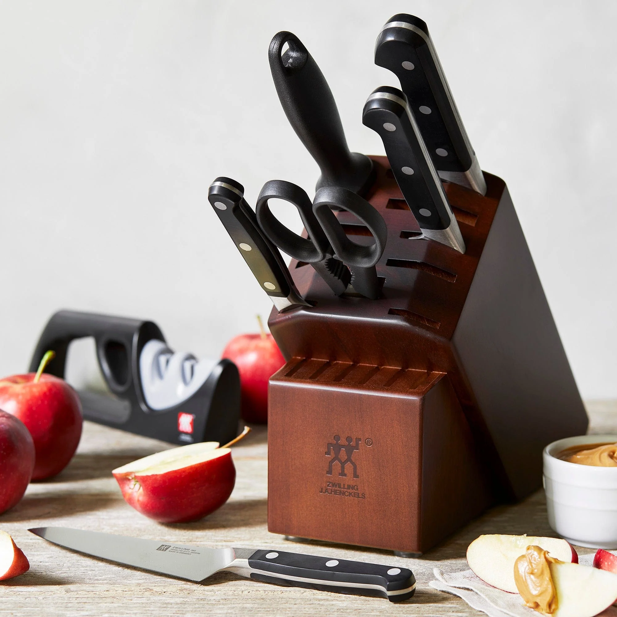 Zwilling Pro 7-pc Knife Block Set with Bonus Sharpener - Image 3