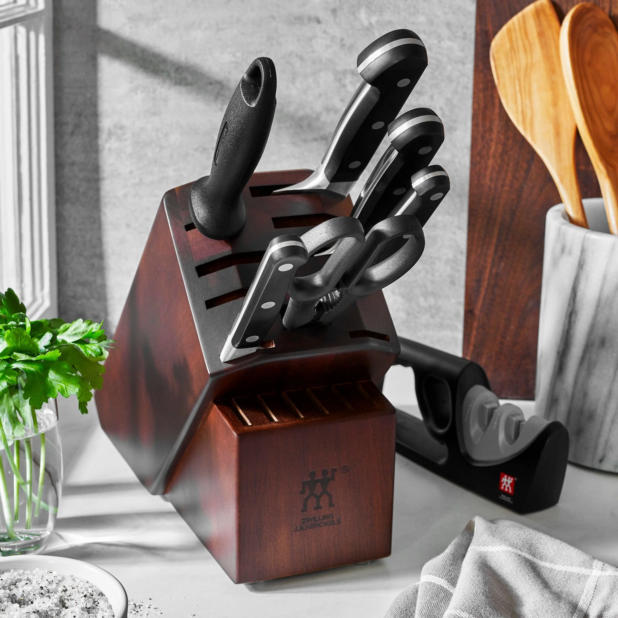 Zwilling Pro 7-pc Knife Block Set with Bonus Sharpener - Image 4